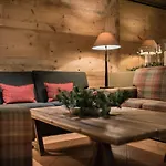 فندق Alu Mountain Design 4*